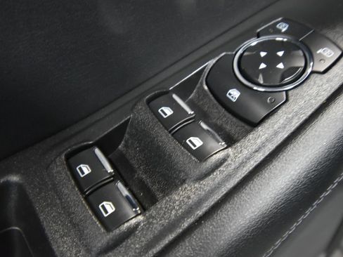 Used 2024 Ford Edge SE image 5