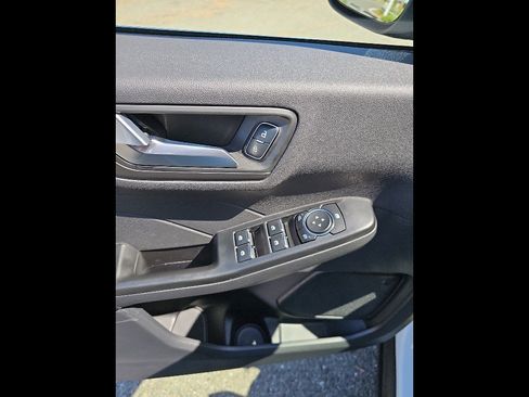 New 2025 Ford Escape SE w/ Class II Trailer Tow Package image 33