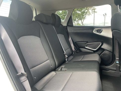 Used 2025 Kia Soul LX w/ LX Technology Package FWD image 13