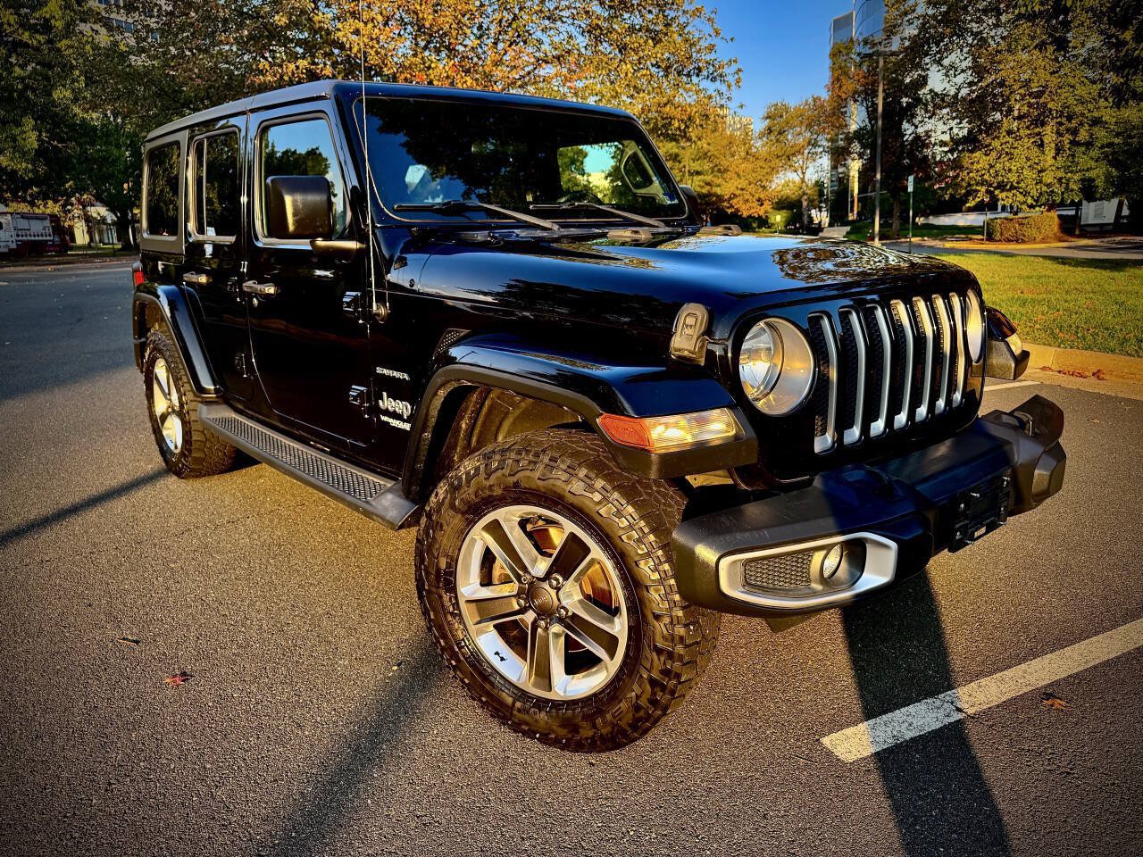 Used 2018 Jeep Wrangler Unlimited Sahara w/ Cold Weather Group AWD/4WD image 1