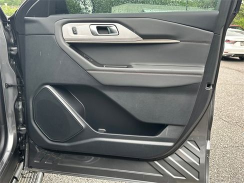 New 2025 Ford Explorer Active image 14