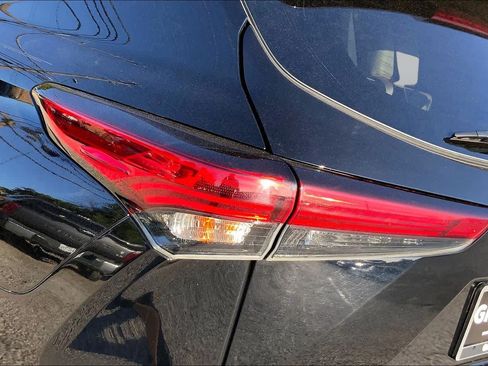 Used 2022 Toyota Highlander Limited FWD image 27