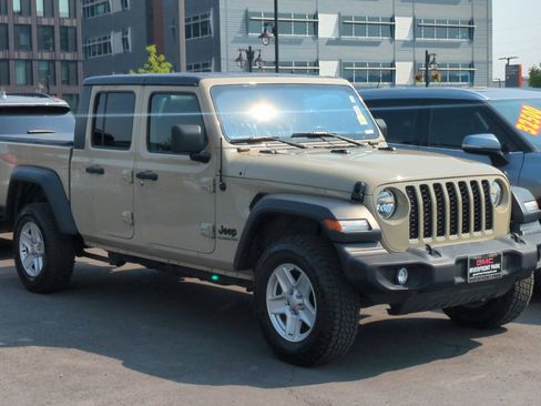Used 2020 Jeep Gladiator Sport w/ Quick Order Package 24S AWD/4WD image 2