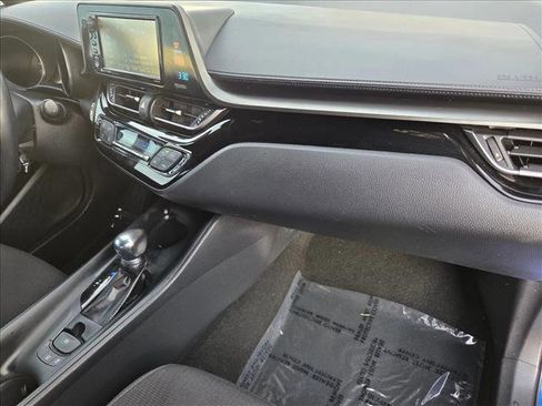 Used 2018 Toyota C-HR XLE image 20