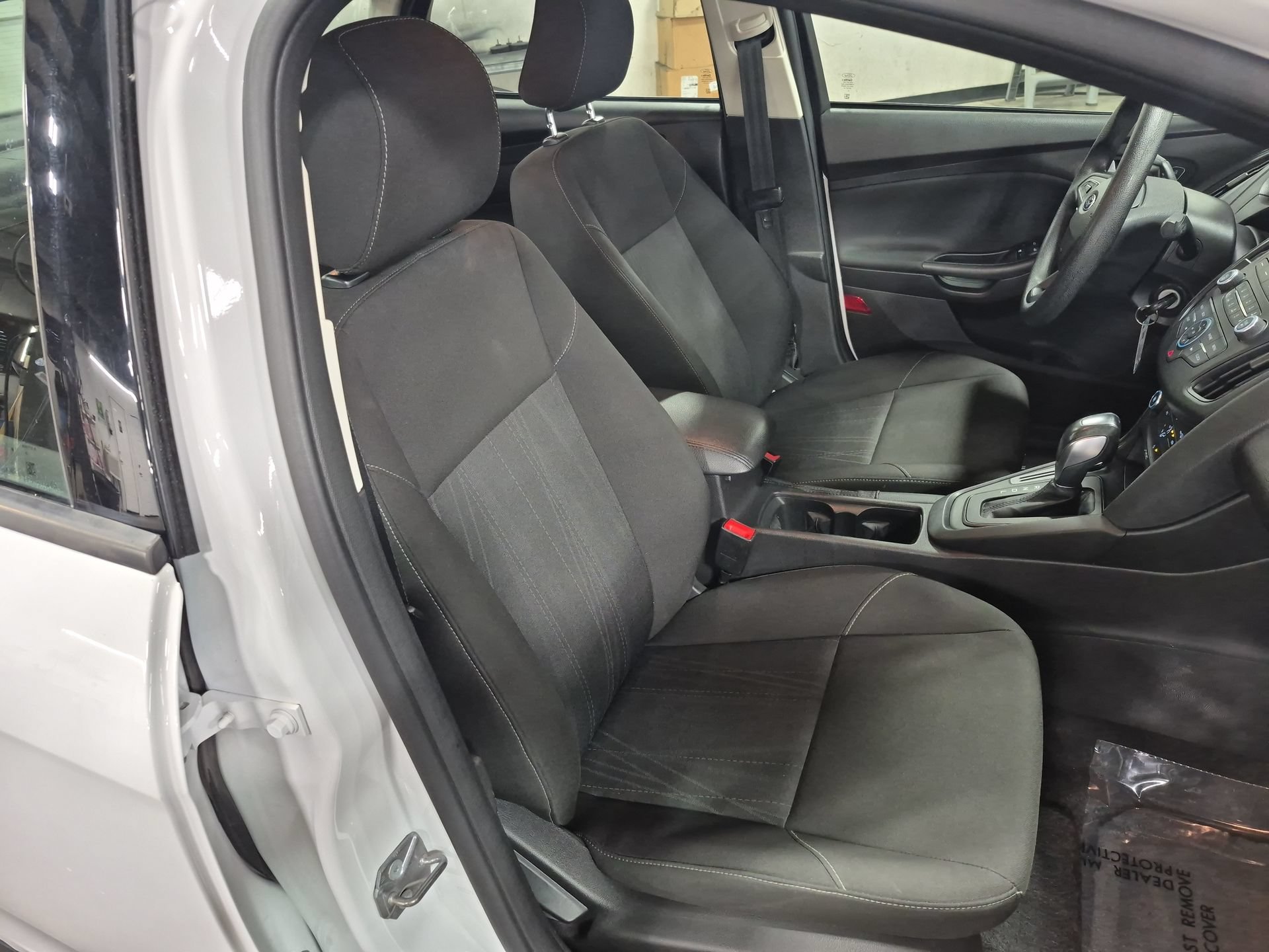 Used 2015 Ford Focus SE FWD image 25