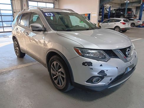 Used 2016 Nissan Rogue SL w/ SL Premium Package image 4