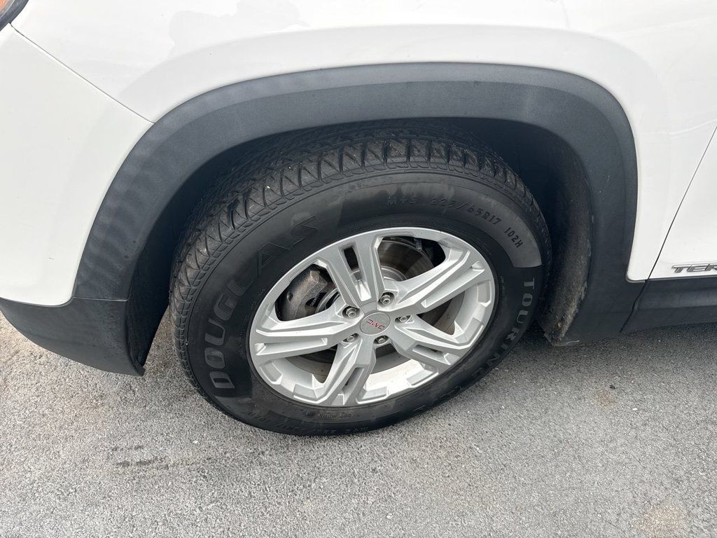 Used 2021 GMC Terrain SLE FWD image 2
