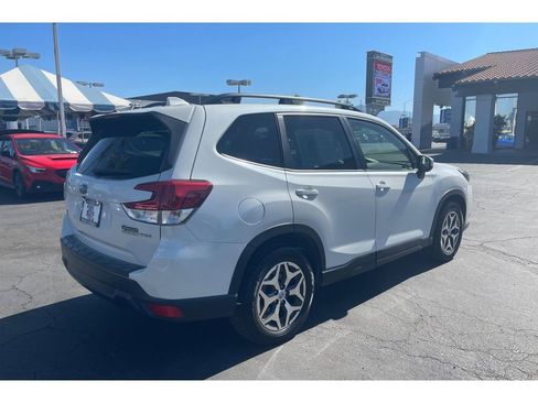 Certified 2022 Subaru Forester Premium w/ Popular Package #2 AWD/4WD image 5