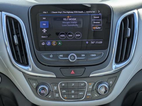 Used 2021 Chevrolet Equinox Premier FWD image 17