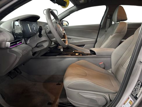Used 2024 Hyundai Elantra SEL image 9