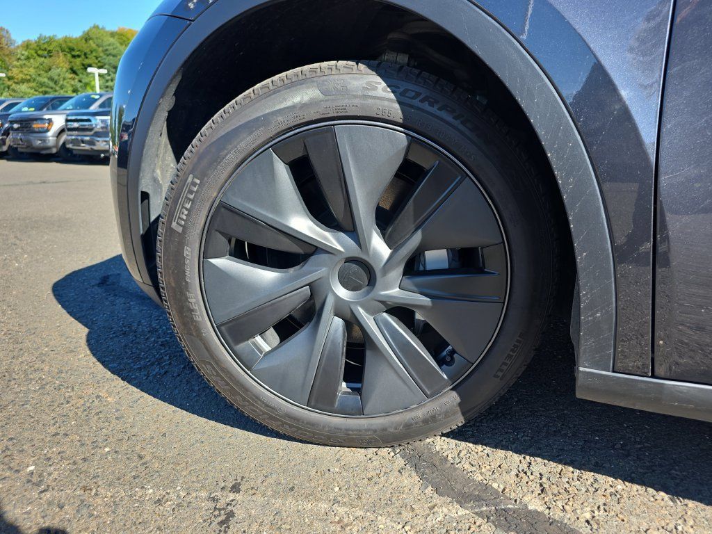 Used 2024 Tesla Model Y Long Range AWD/4WD image 12