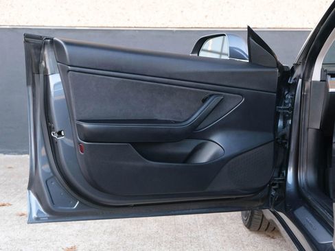 Used 2020 Tesla Model 3 Performance image 18