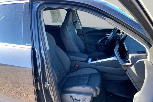 Used 2025 Audi Q5 Premium AWD/4WD image 7