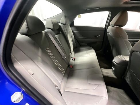 Used 2025 Hyundai Elantra SEL image 16