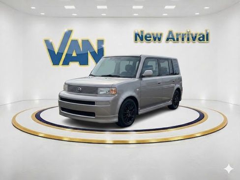 Used 2005 Scion xB FWD image 1