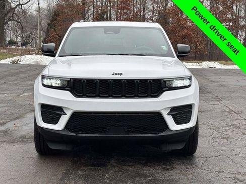 Used 2023 Jeep Grand Cherokee Altitude image 32