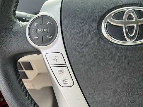 Used 2014 Toyota Prius Four image 14