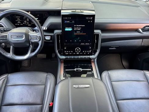 Used 2025 GMC Yukon XL Denali image 13