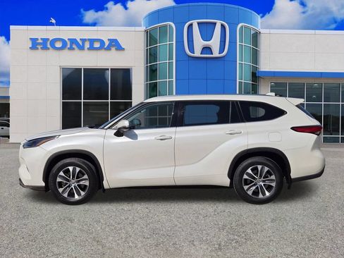 Used 2021 Toyota Highlander XLE FWD image 6