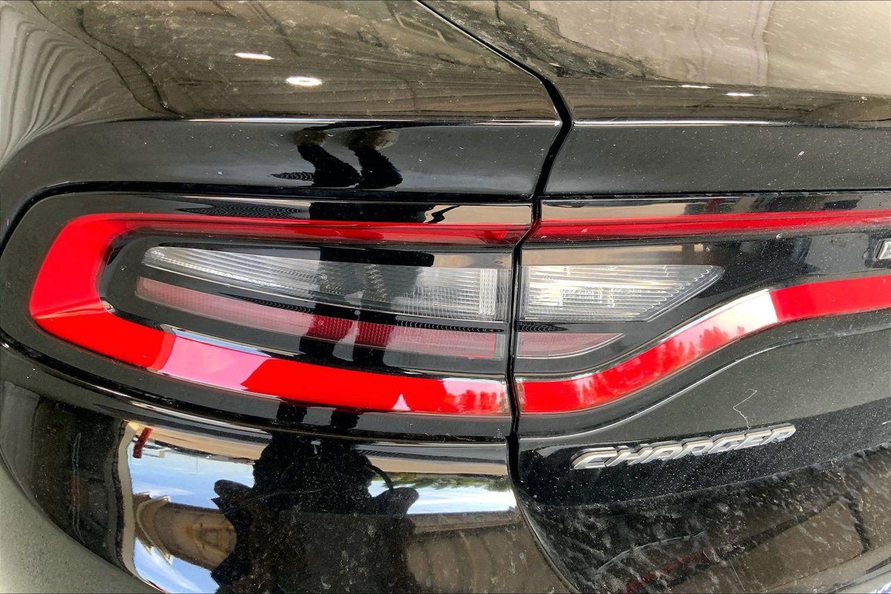 Used 2022 Dodge Charger SXT RWD image 11