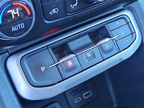 Used 2023 GMC Acadia SLE w/ Driver Convenience Package image 15