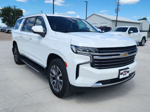 Used 2023 Chevrolet Suburban LT AWD/4WD image 3