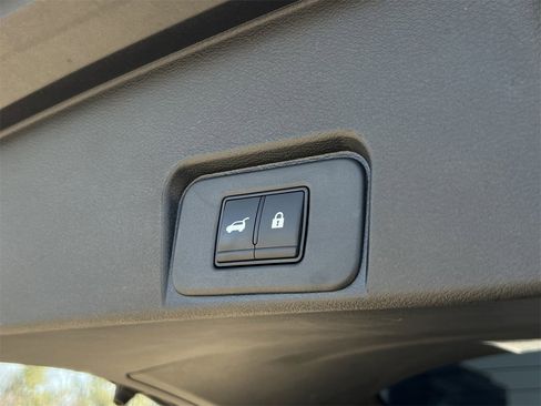 Certified 2025 Nissan Rogue SV image 28