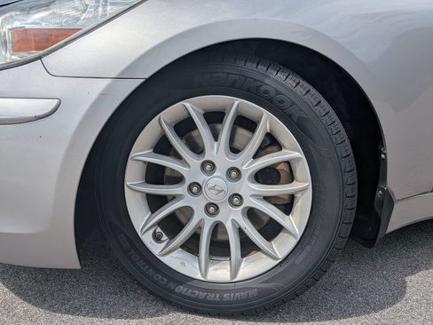 Used 2010 Hyundai Genesis 3.8 RWD image 5