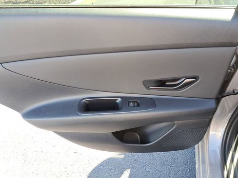 New 2025 Hyundai Elantra SEL image 7