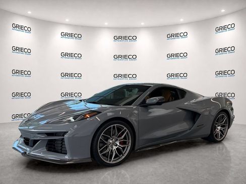 Used 2024 Chevrolet Corvette Z06 RWD image 3