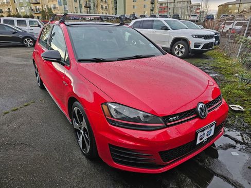 Used 2015 Volkswagen Golf image 1