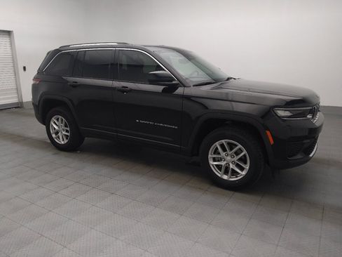 Used 2023 Jeep Grand Cherokee Laredo RWD image 11