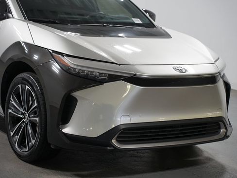 Certified 2024 Toyota bZ4X FWD image 4