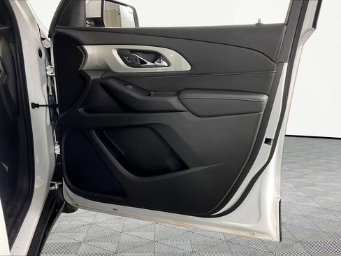 Used 2022 Chevrolet Traverse LT FWD image 27