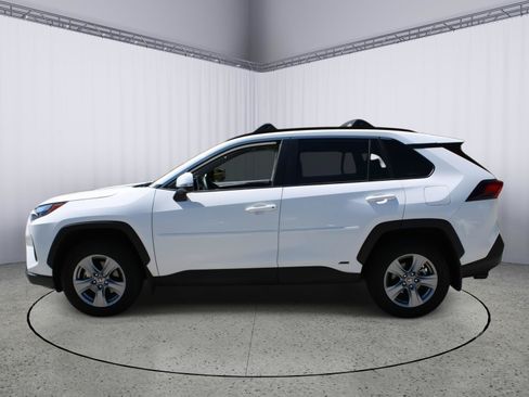 Used 2025 Toyota RAV4 XLE w/ Convenience Package AWD/4WD image 4