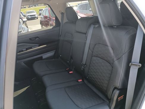 Used 2024 Nissan Pathfinder S image 28