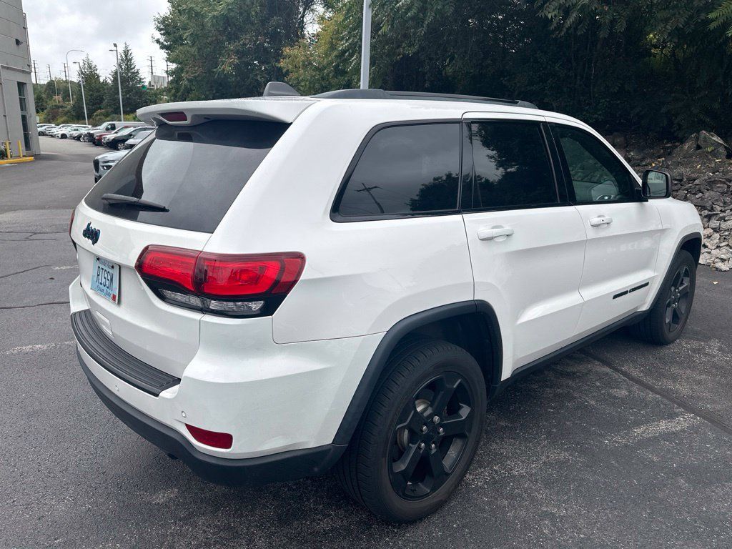 Used 2020 Jeep Grand Cherokee Laredo AWD/4WD image 4