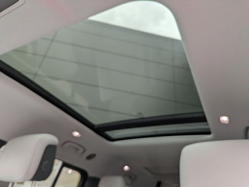 Used 2025 Land Rover Defender 130 S image 26