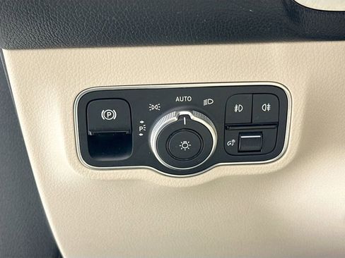 Certified 2023 Mercedes-Benz GLB 250 image 10