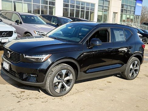 New 2026 Volvo XC40 B5 Plus w/ Climate Package image 6