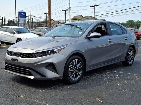 Used 2023 Kia Forte LXS FWD image 3