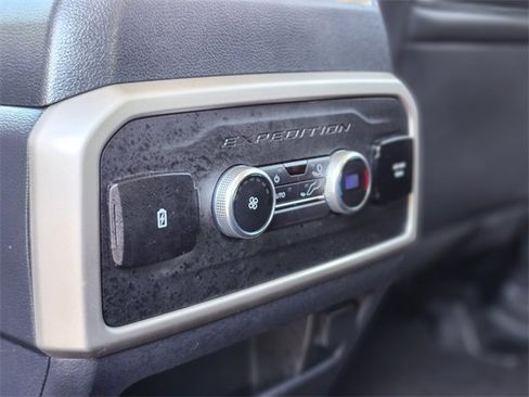 Used 2022 Ford Expedition XLT image 17