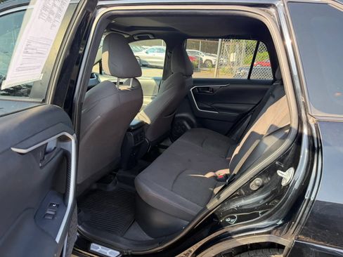 Used 2021 Toyota RAV4 SE w/ Weather & Moonroof Package AWD/4WD image 15