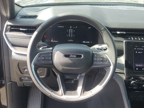 New 2025 Jeep Grand Cherokee Laredo image 11