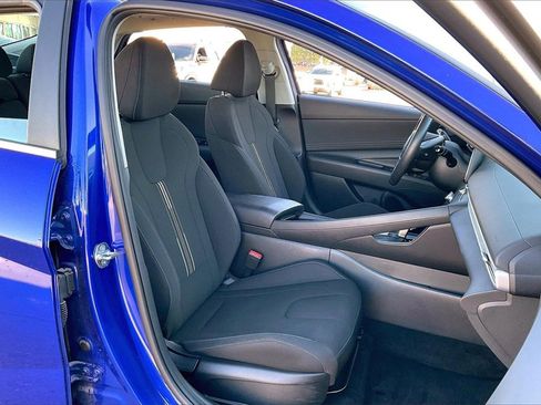 Used 2025 Hyundai Elantra SEL image 7