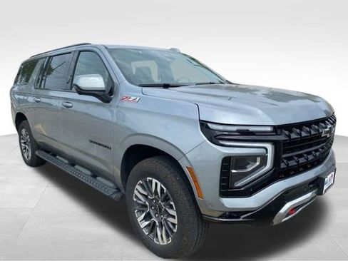 Used 2025 Chevrolet Suburban Z71 image 4