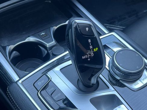 Used 2022 BMW 740i w/ M Sport Package image 22