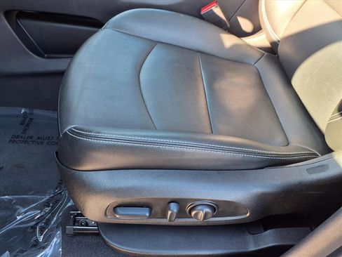 Used 2024 GMC Terrain SLT w/ Infotainment Package II image 27