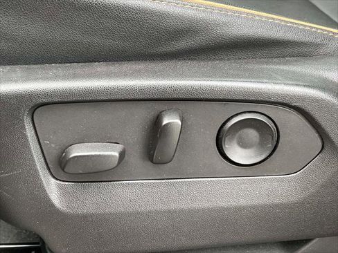 Used 2022 GMC Yukon AT4 w/ Technology Package image 22