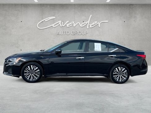 Certified 2025 Nissan Altima 2.5 SV FWD image 13